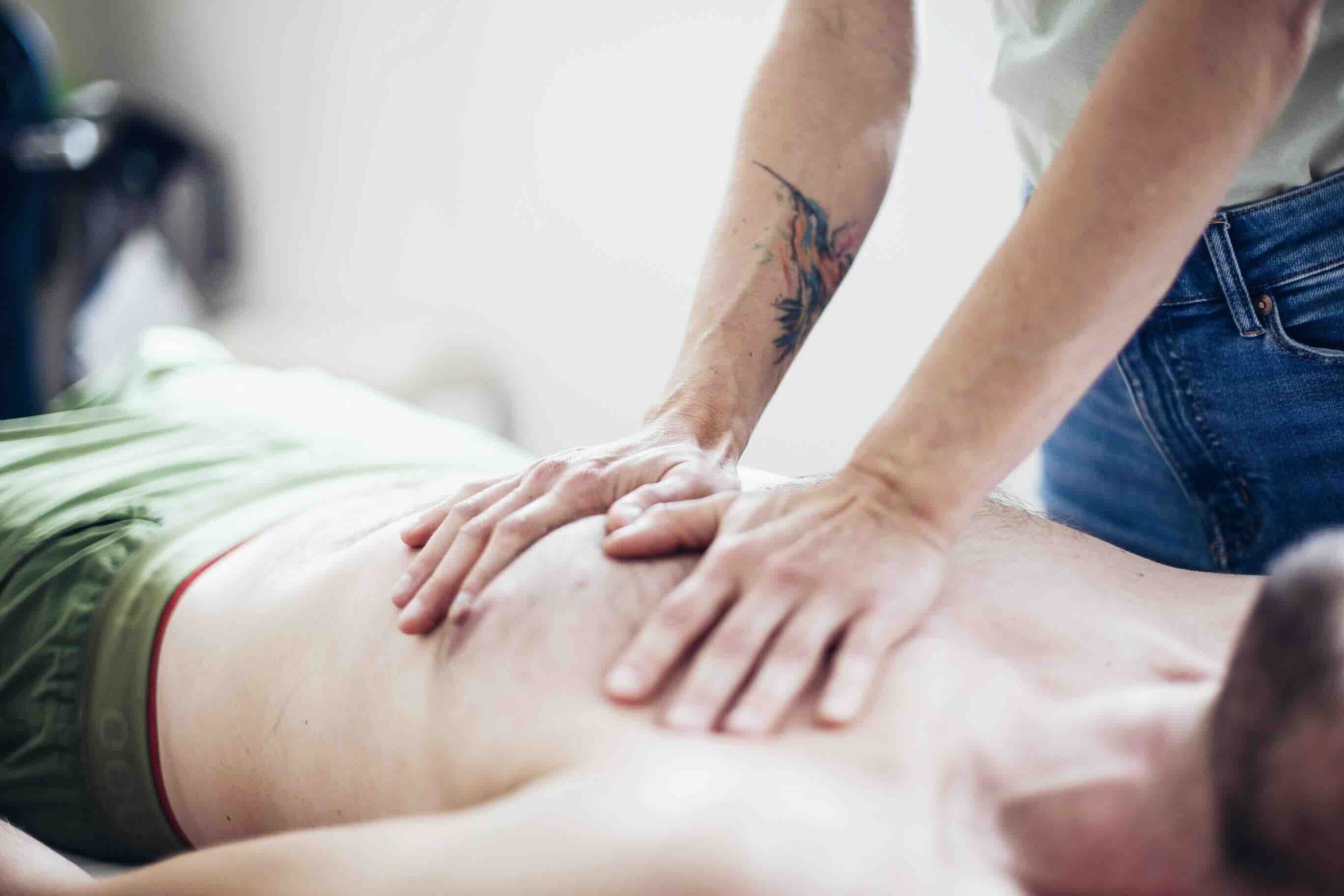 Basia z pacjentem podczas zabiegu terapeutycznego