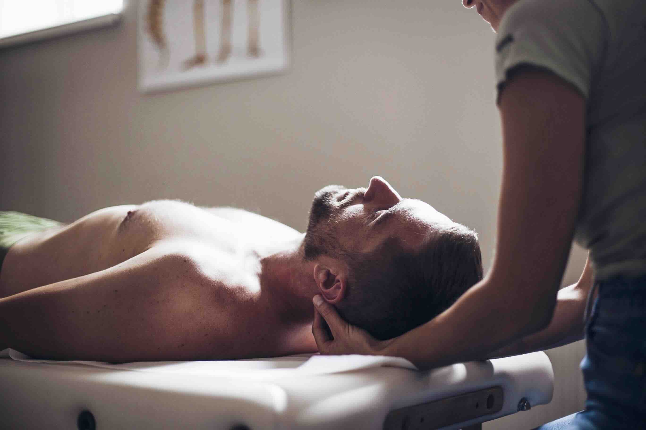 Basia z pacjentem podczas zabiegu terapeutycznego