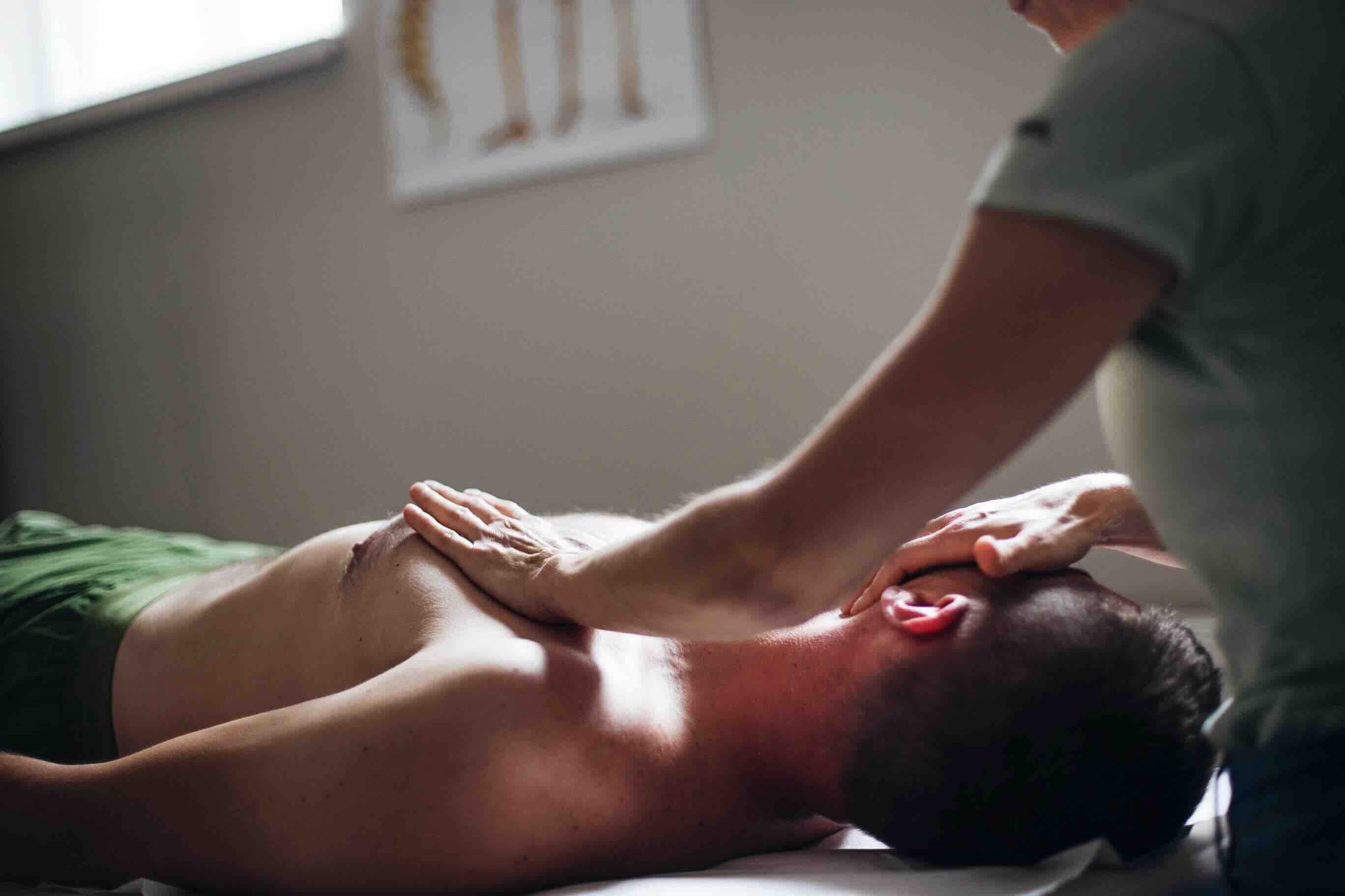 Basia z pacjentem podczas zabiegu terapeutycznego